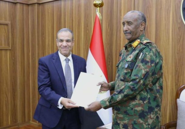 Al-Burhan receives a letter from the Egyptian president handed by his foreign minister Badr Abdelatty on Dec 3, 2024