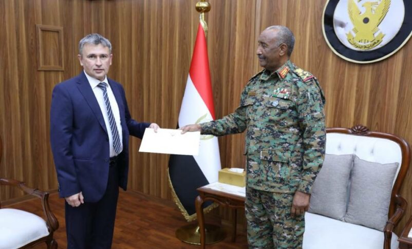 Sovereign Council Head Abdel Fattah al-Burhan hand a letter to Russian ambassador to Sudan on Dec 1, 2024