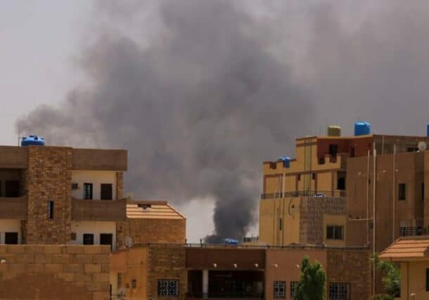Smoke is seen rise from buildings during clashes between the paramilitary Rapid Support Forces and the army in Khartoum North, Sudan. April 22, 2023. Reuters photo