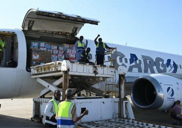 Workers unload humanitarian medical aid from Indonesia at the airport of Port Sudan, October 16, 2024. Xinhua photo