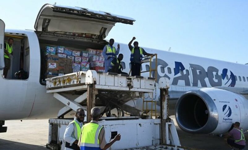 Workers unload humanitarian medical aid from Indonesia at the airport of Port Sudan, October 16, 2024. Xinhua photo