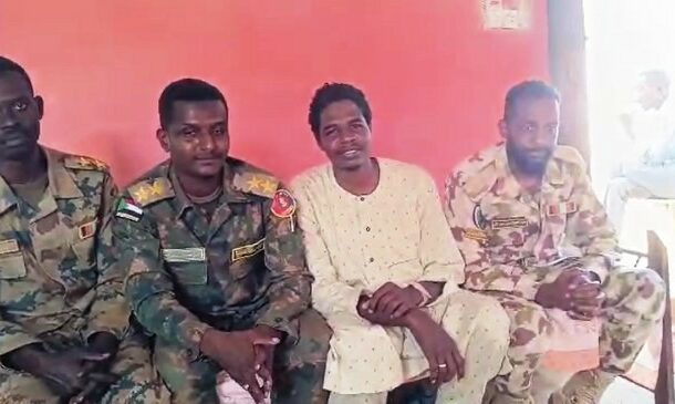 Lt Al-Zain Al-Safi (2nd R) describes his escape from RSF between Jabra and Hamrat Al-Sheikh, after reaching El Obeid on Jan 20, 2024.