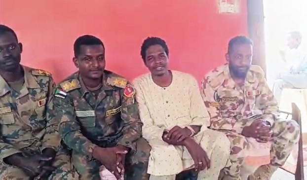 Lt Al-Zain Al-Safi (2nd R) describes his escape from RSF between Jabra and Hamrat Al-Sheikh, after reaching El Obeid on Jan 20, 2024.