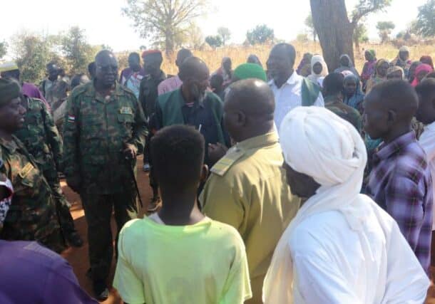 Maj Gen Siddiq Al-Mansi Basil, Governor of the Bau Department, Blue Nile Region, visited displaced in the Maqja and Qali areas of the Dirnaq district on Dec 9, 2024