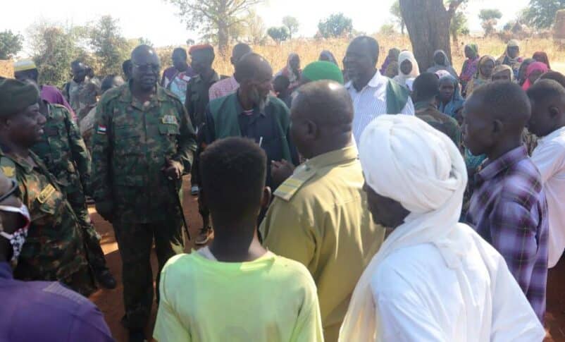 Maj Gen Siddiq Al-Mansi Basil, Governor of the Bau Department, Blue Nile Region, visited displaced in the Maqja and Qali areas of the Dirnaq district on Dec 9, 2024