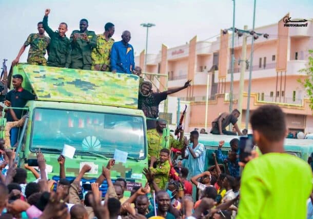 El Obeid residents welcome the Sudanese troops that ended the RSF siege of the N Kordofan capital on Feb 23, 2025