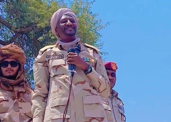 Abdel Rahim Daglo speaks to his troops on April 2, 22025-1