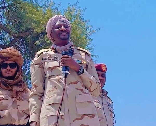 Abdel Rahim Daglo speaks to his troops on April 2, 22025-1