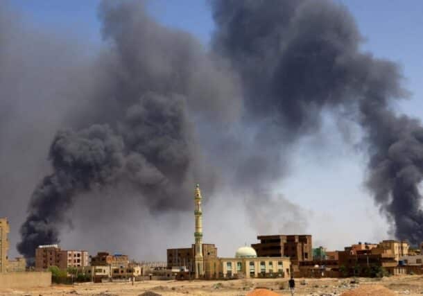 Smoke rises above buildings after an aerial bombardment during clashes between the Sudanese army and the RSF in Khartoum, Sudan, May 1,1 2023 -Reuters photo