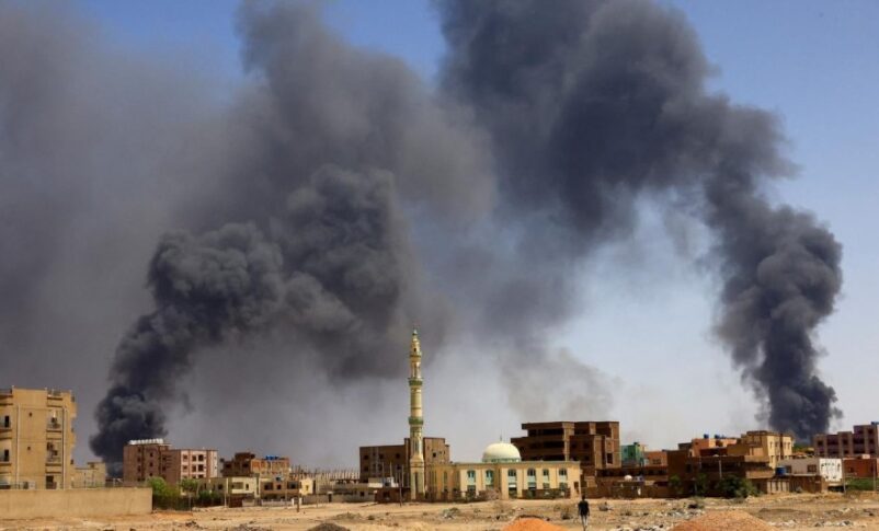 Smoke rises above buildings after an aerial bombardment during clashes between the Sudanese army and the RSF in Khartoum, Sudan, May 1,1 2023 -Reuters photo