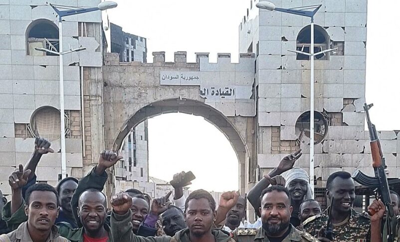 Sudanese soldiers outside the army headquarters after breaking RFS siege on January 25, 2025