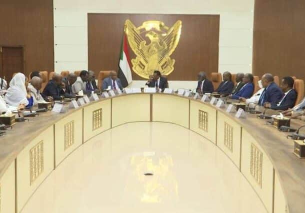 Idris meets with Sudan's acting cabinet before announcing its dissolution on June 1, 2025