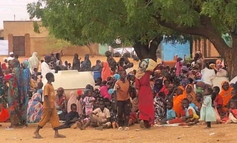 Large numbers of displaced people from North and West Kordofan stream into El-Obeid, the North Kordofan state capital