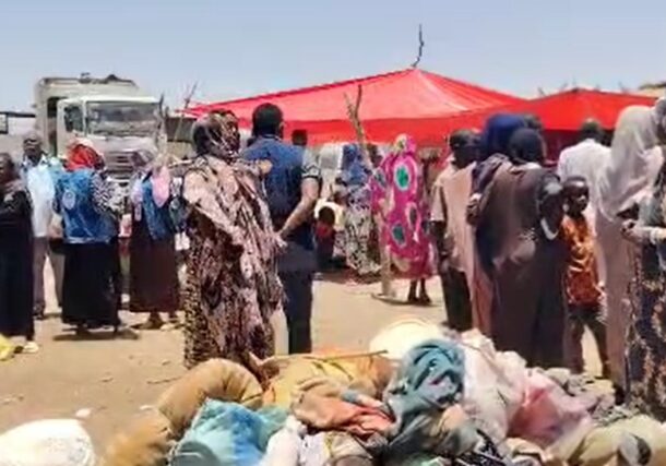 People displaced by fighting in Sudan's West Kordofan and Darfur regions arrive in the city of Al-Dabba in June