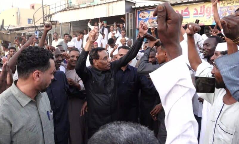 Prime Minister Kamil Idris greets Khartoum inhabitants during his first visit to the Sudanese capital on July 18, 2025, SUNA photo.