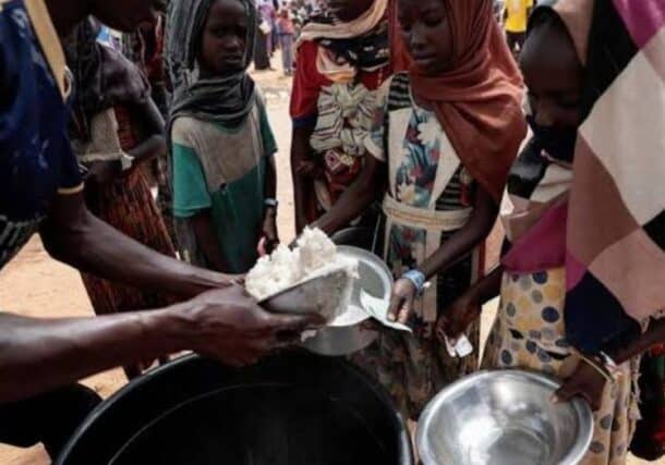 Volunteer distribute food to civilians in El Fasher, file photo