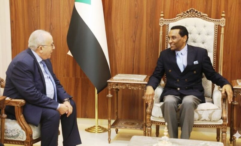 Sudan's Prime Minister Kamil Idris (R) speaks with U.N. Special Envoy for Sudan, Ramtane Lamamra, during a meeting in Port Sudan, Sudan, September 14, 2025.