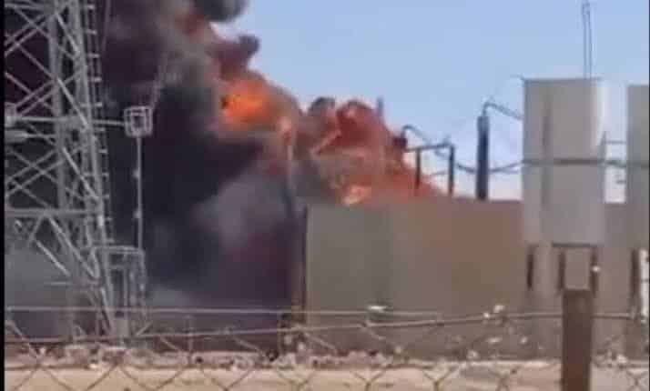 محطة عطبرة التحويلية للكهرباء تحترق بعد تعرضها لهجوم مسيرات انتحارية في 15 ابريل 2025