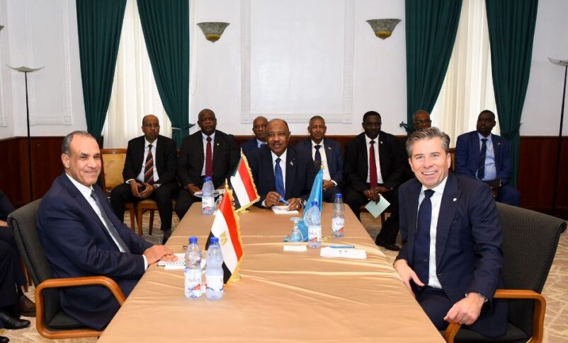 Sudan's FM (C) meets Egyptian counterpart (L) and UN humanitarian chief in Port Sudan on Nov 11, 2025