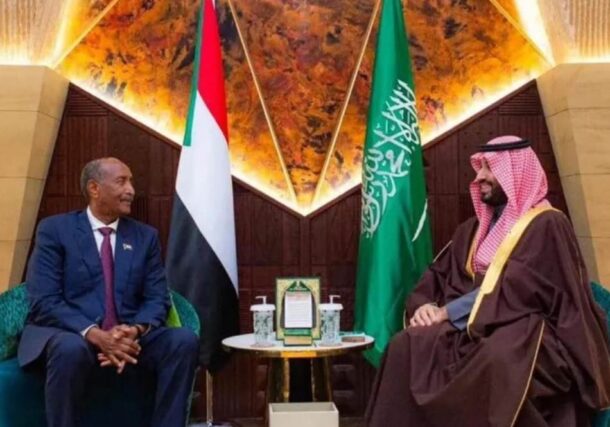 Abdel Fattah al Burhan meets with the Saudi Crown Prince Mohamed ben Salman in Riyadh on Dec 15, 2025