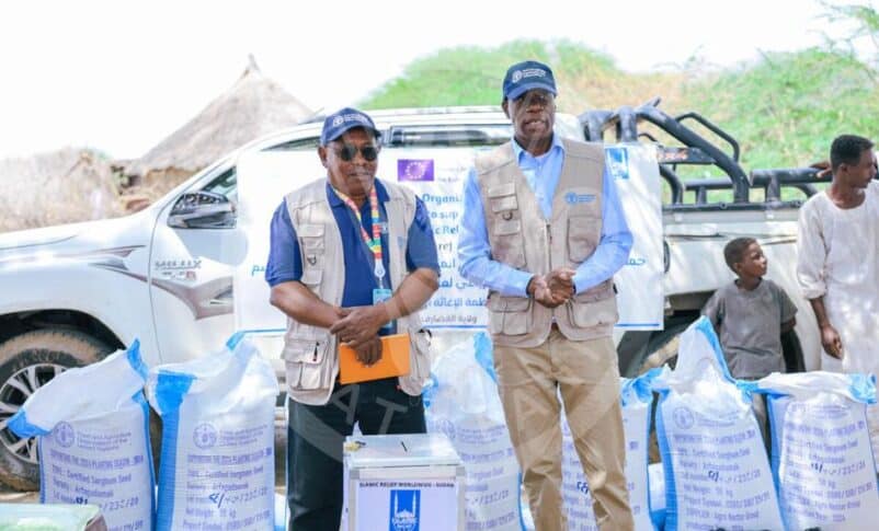 FAO Deputy Representative Adam Yao (R) and Field Coordinator Banaga El-Faki attend a seed distribution ceremony in Gedaref State on July 23, 2024 FAO photo