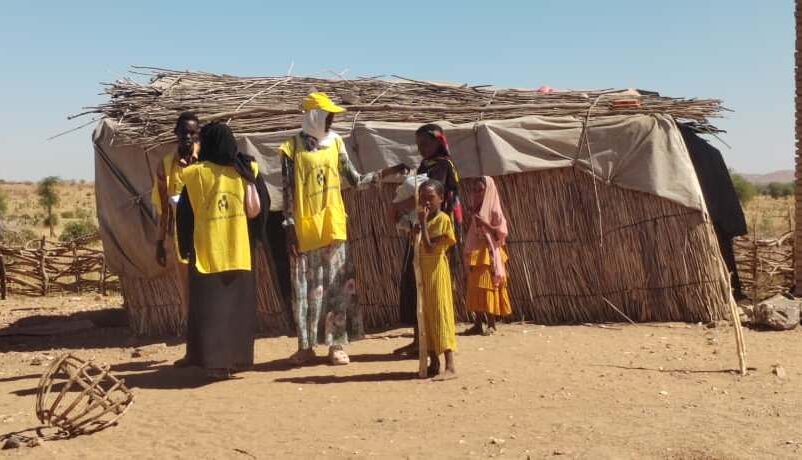 Health workers vaccinate children in Central Darfur State, on Dec 28, 2025 UNICEF photo