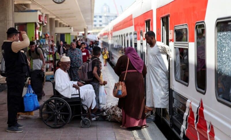 Sudanese returning to Sudan before taking the train in Cairo, heading to the border area, in April 2025