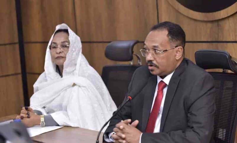 Central Bank of Sudan Governor Amna Mirghani (L) and Sudanese Mineral Resources Company head Mohamed Taher meet in Port Sudan, Jan. 4, 2026