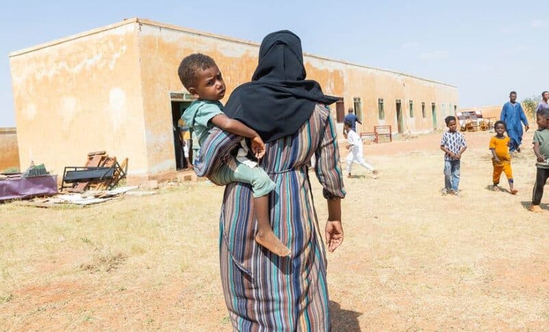 In North Kordofan families struggle to find food after losing their livelihoods, and health facilities and schools are non-functional, UNICEF photo