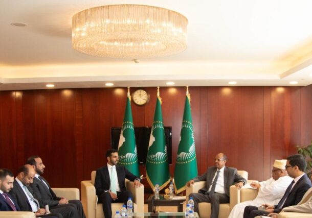 Mahmoud Ali Youssouf, Chairperson of the AUCshakes hand with Sheikh Shakhboot bin Nahyan Al Nahyan, UAE Minister of State in Addis Ababa on Jan 6, 2026
