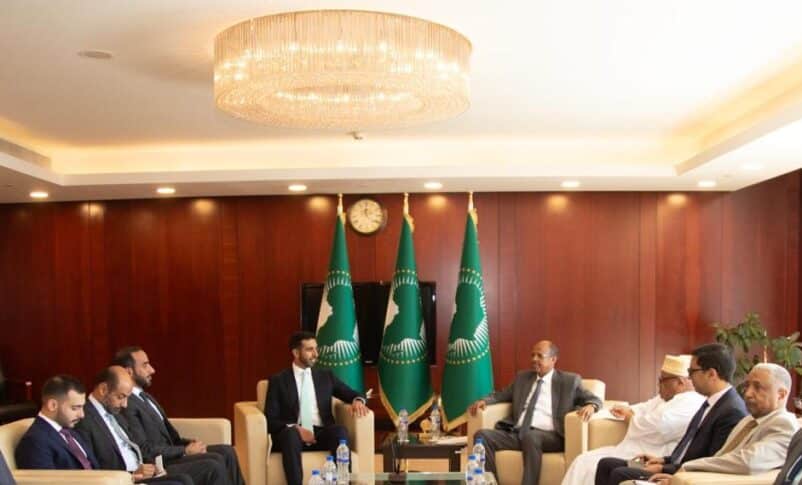 Mahmoud Ali Youssouf, Chairperson of the AUCshakes hand with Sheikh Shakhboot bin Nahyan Al Nahyan, UAE Minister of State in Addis Ababa on Jan 6, 2026