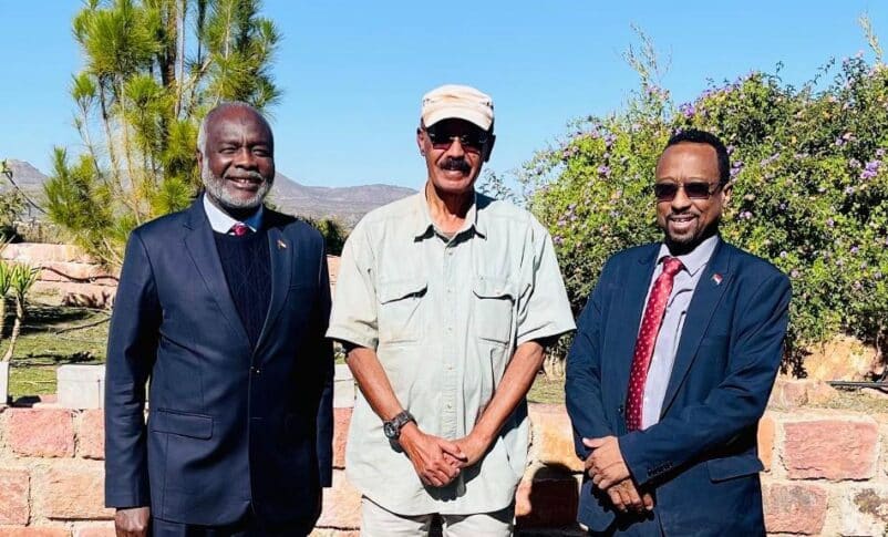 President Isias Afwerki (C) pose with Sudanese ministers in Eritrea on Janvier 4, 2026, SUNA photo-