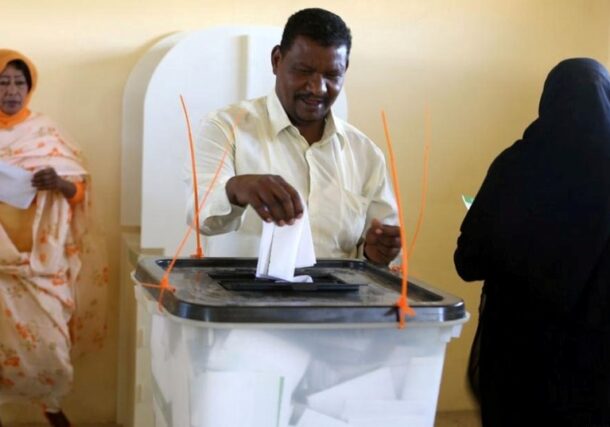 A voter cast his ballot at a polling station in Khartoum during Sudan's presidential elections in 2015