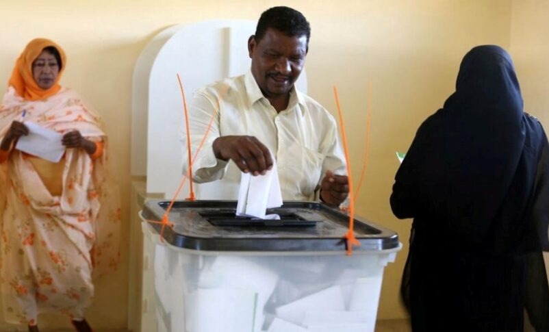 A voter cast his ballot at a polling station in Khartoum during Sudan's presidential elections in 2015
