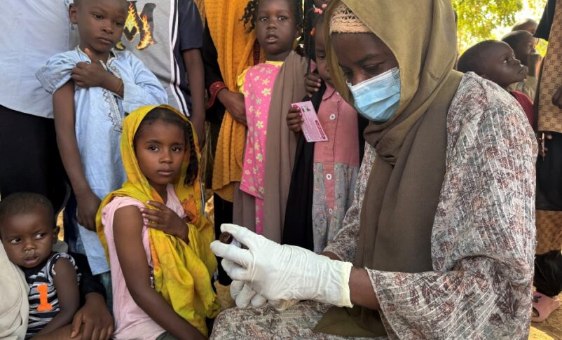 Vaccinating children against measles in El Geneina by MSF medical workers, Jan. 27, 2026