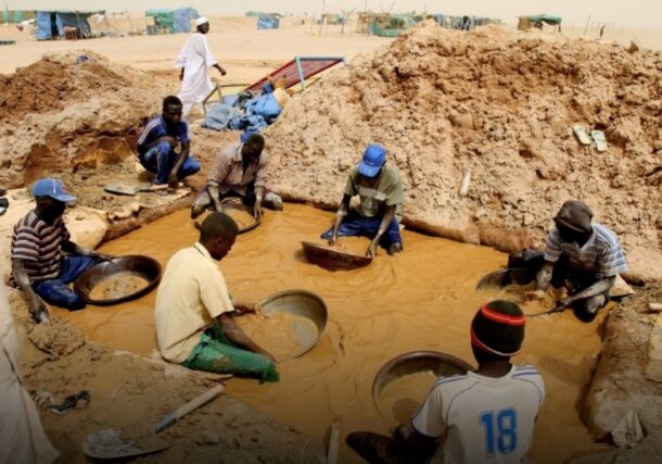 Sudanese men pan for gold at the village of al-Abidiya in northern Sudan in 2010. AFP photo