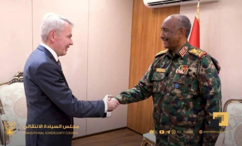 Sudan's Sovereign Council head Abdel Fattah al Burhan welcomes UN envoy for Sudan Pekka Haavisto, on March 25, 2026