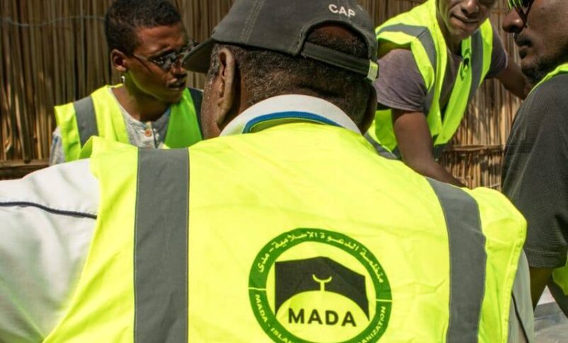 Islamic Dawa Organization workers discuss before to start food distribuntion to displaced people at Goz camp in the White Nile state on Dec 17, 2025