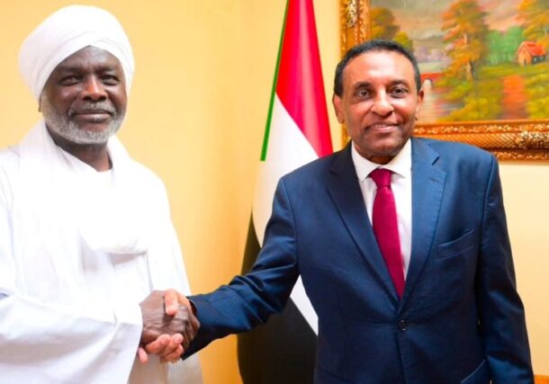 Prime Minister Kamil Idris (R) greets Finance Minister and JEM leader Gibril Ibrahim, file photo