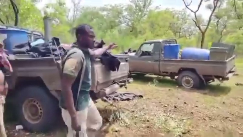 A Sudanese soldier gestures at vehicles seized from the RSF following recent clashes in the Blue Nile Region