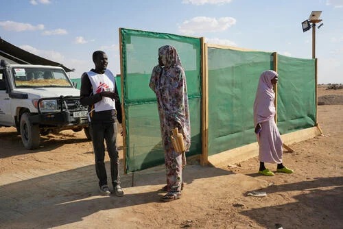 Sudanese refugees speak to a MSF staff member in Oure Cassoni camp, eastern Chad on June 25, 2025. MSF photo
