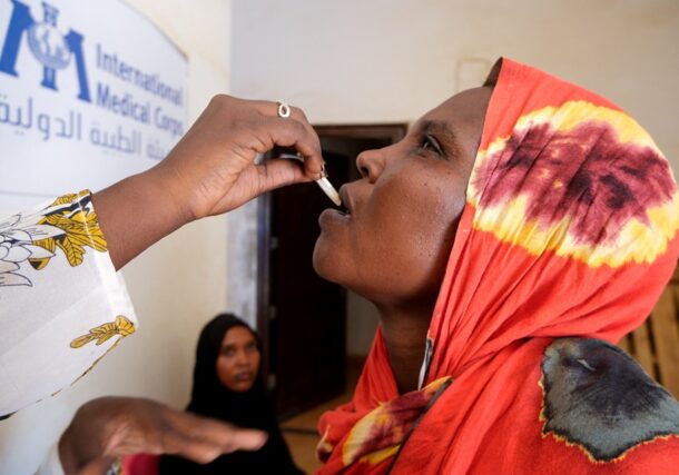 A Sudanese woman receives a dose of a cholera vaccine at Omdurman Hospital, as Sudan grapples with outbreaks of dengue and cholera amid the annual rainy season and a collapsed healthcare and infrastructure system, in Khartoum, Sudan, September 22, 2025. REUTERS/El Tayeb Siddig