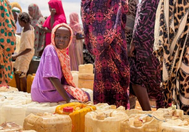 Children and women queue for water in El Obeid, North Kordofan, no July 17, 2026, UNICEF photo