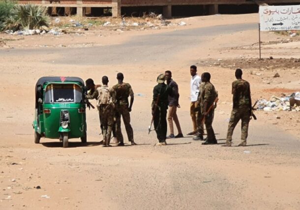 Sudanese-army-soldiers-man-a-checkpoint-in-Khartoum-AFP-photo.jpg