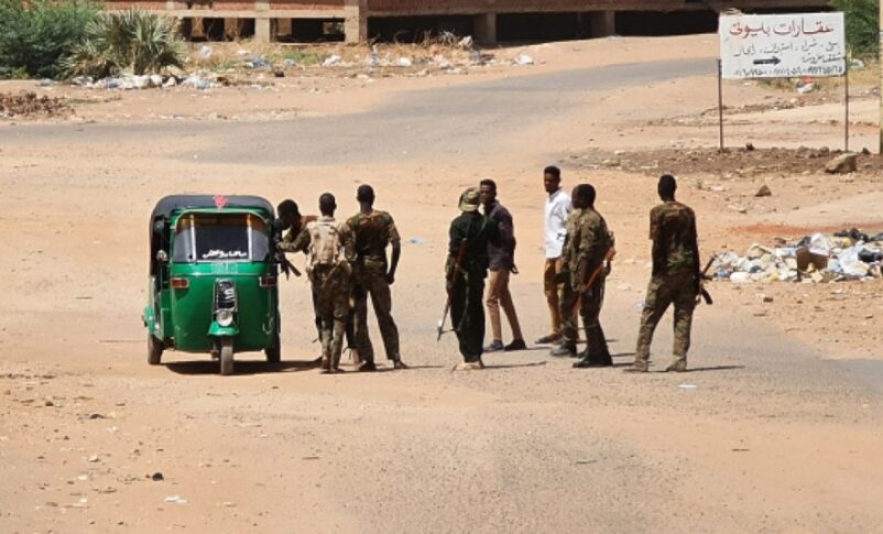 Sudanese-army-soldiers-man-a-checkpoint-in-Khartoum-AFP-photo.jpg