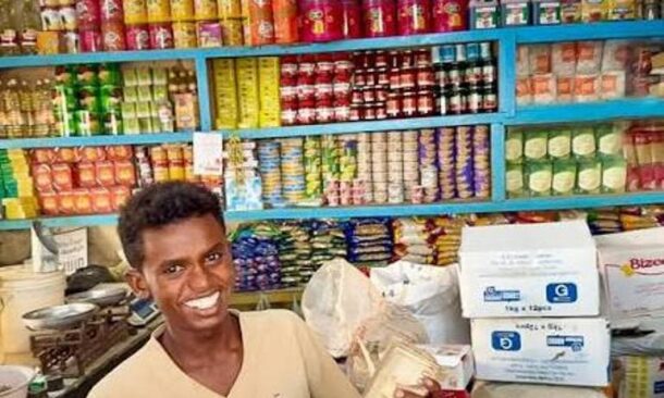 Sudanese trader holds apile of Sudanese pound banknotes in his shop in Port Sudan, on June 22, 2026 , Photo Adrian Sameli