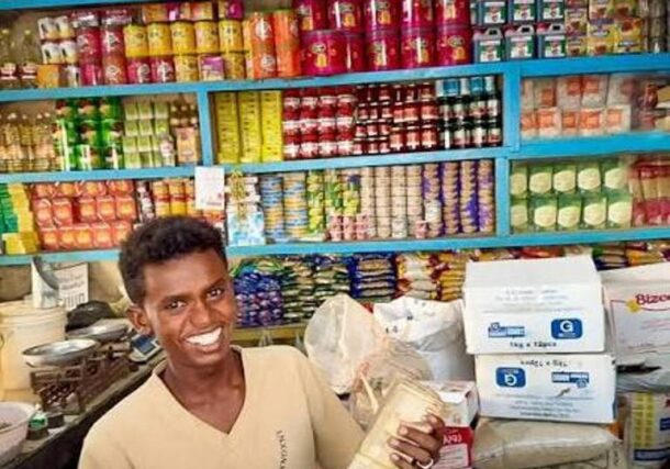 Sudanese trader holds apile of Sudanese pound banknotes in his shop in Port Sudan, on June 22, 2026 , Photo Adrian Sameli