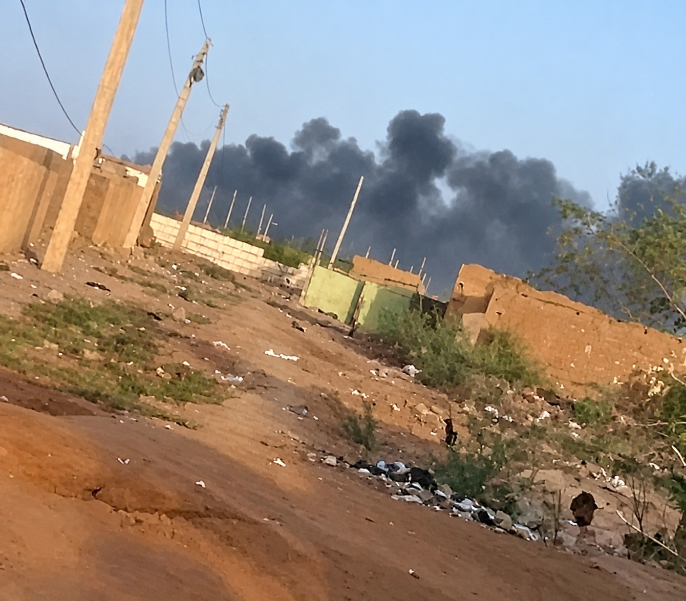 انفجار مخزن ذخائر يثير الهلع في الخرطوم والجيش يعلن احتواء الموقف
