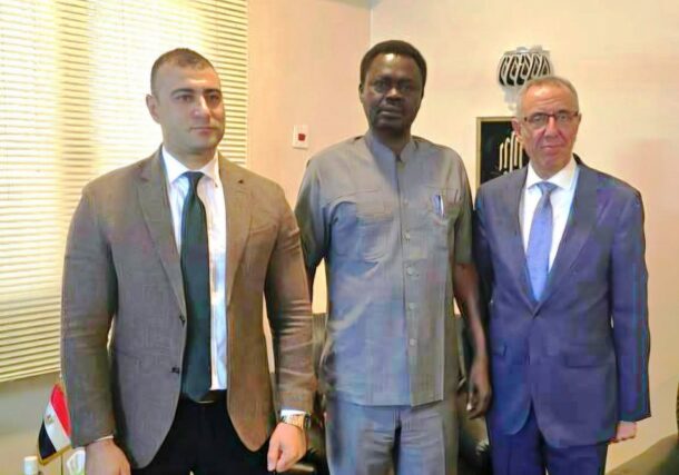 Minni Minawi, Darfur governor poses with Yasir Ali Saroor (R) Egypt ambassador to Khartoum and another diplomat on October 14, 2026