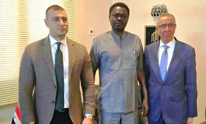 Minni Minawi, Darfur governor poses with Yasir Ali Saroor (R) Egypt ambassador to Khartoum and another diplomat on October 14, 2026